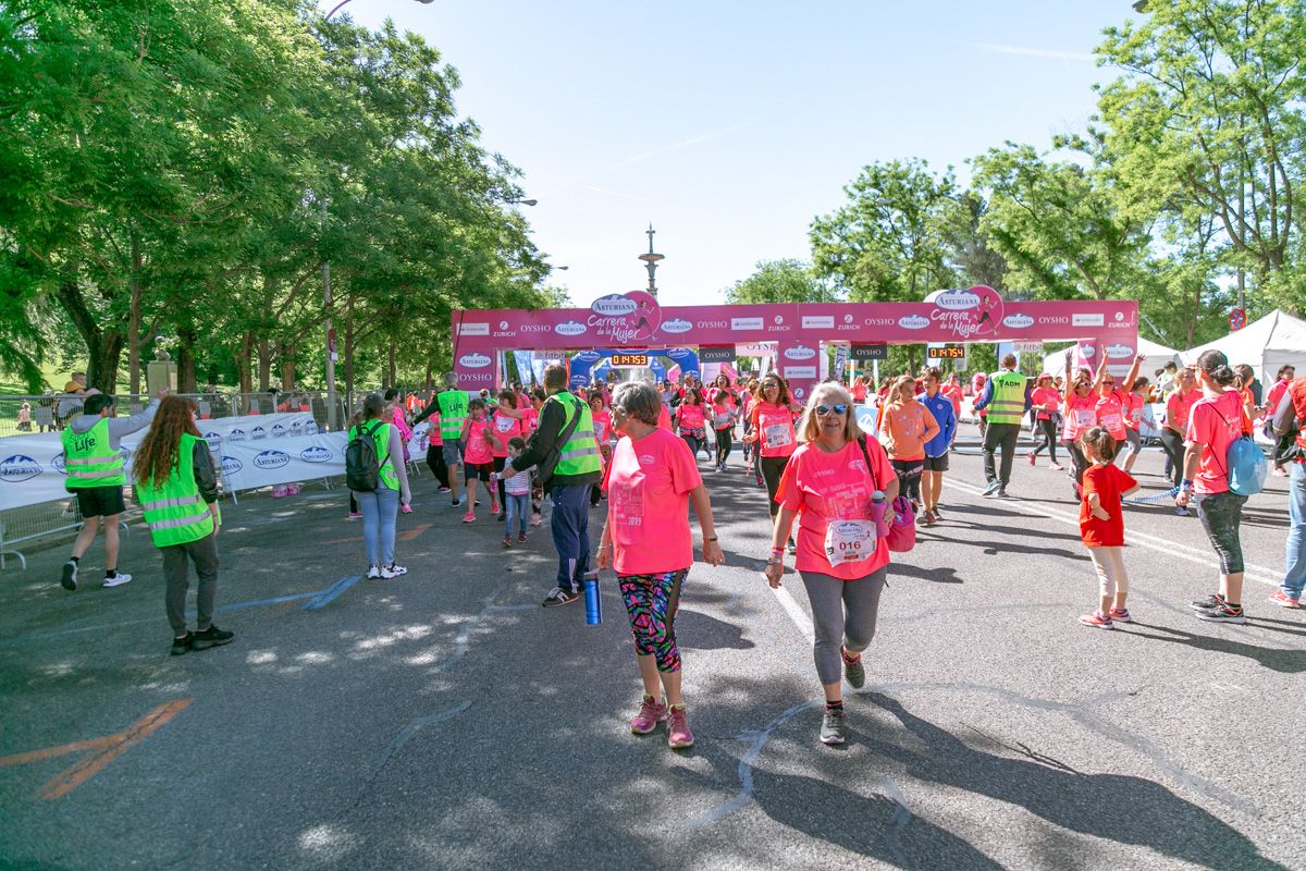 Carrera de la Mujer de Madrid - META, ARCO DERECHO (de 1:45:53 a 1:48:03)