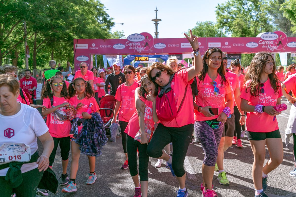 Carrera de la Mujer de Madrid - META, ARCO DERECHO (de 1:48:07 a 1:49:54)