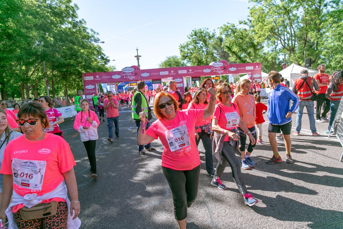 Carrera de la Mujer de Madrid - META, ARCO DERECHO (de 1:45:53 a 1:48:03)