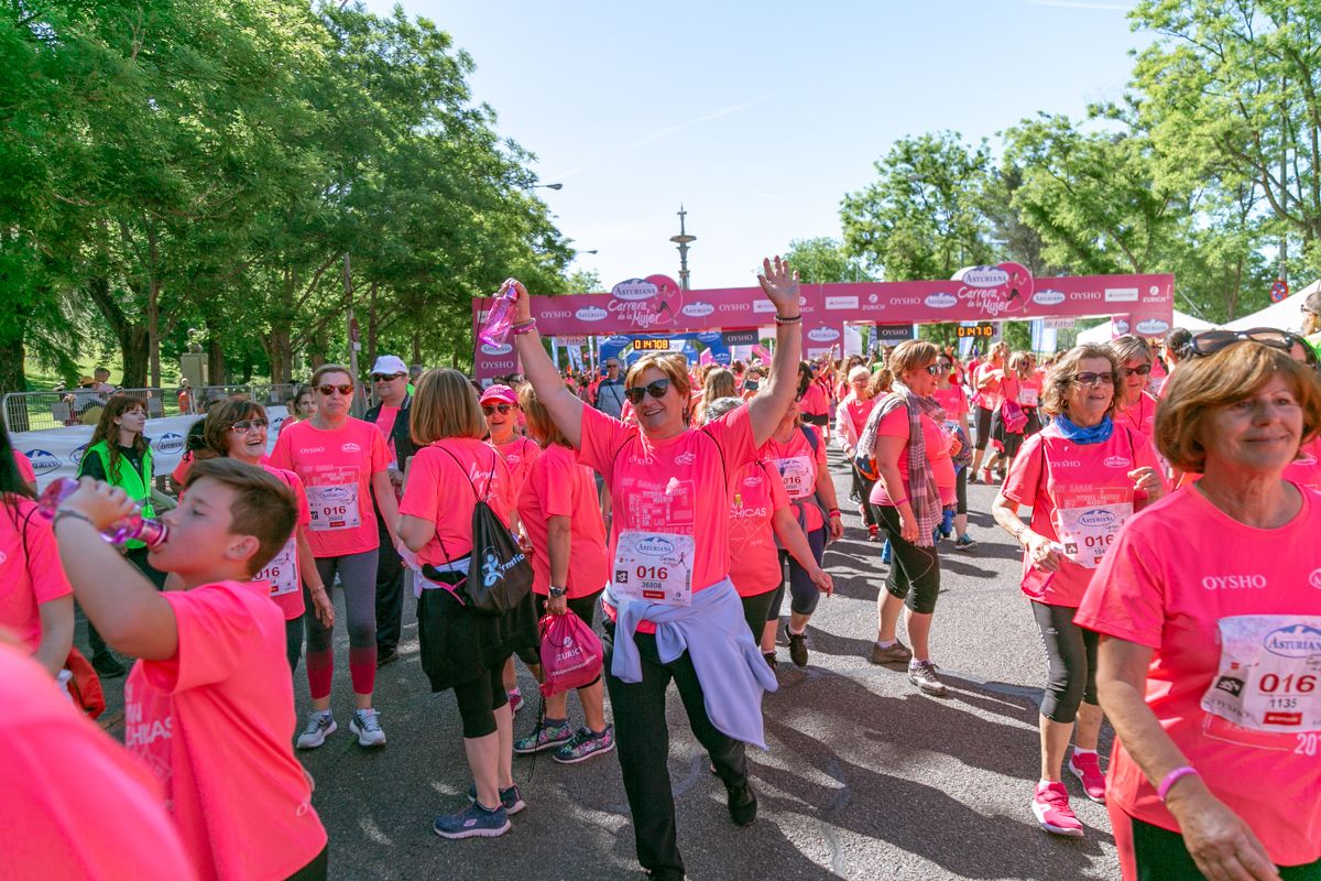 Carrera de la Mujer de Madrid - META, ARCO DERECHO (de 1:45:53 a 1:48:03)
