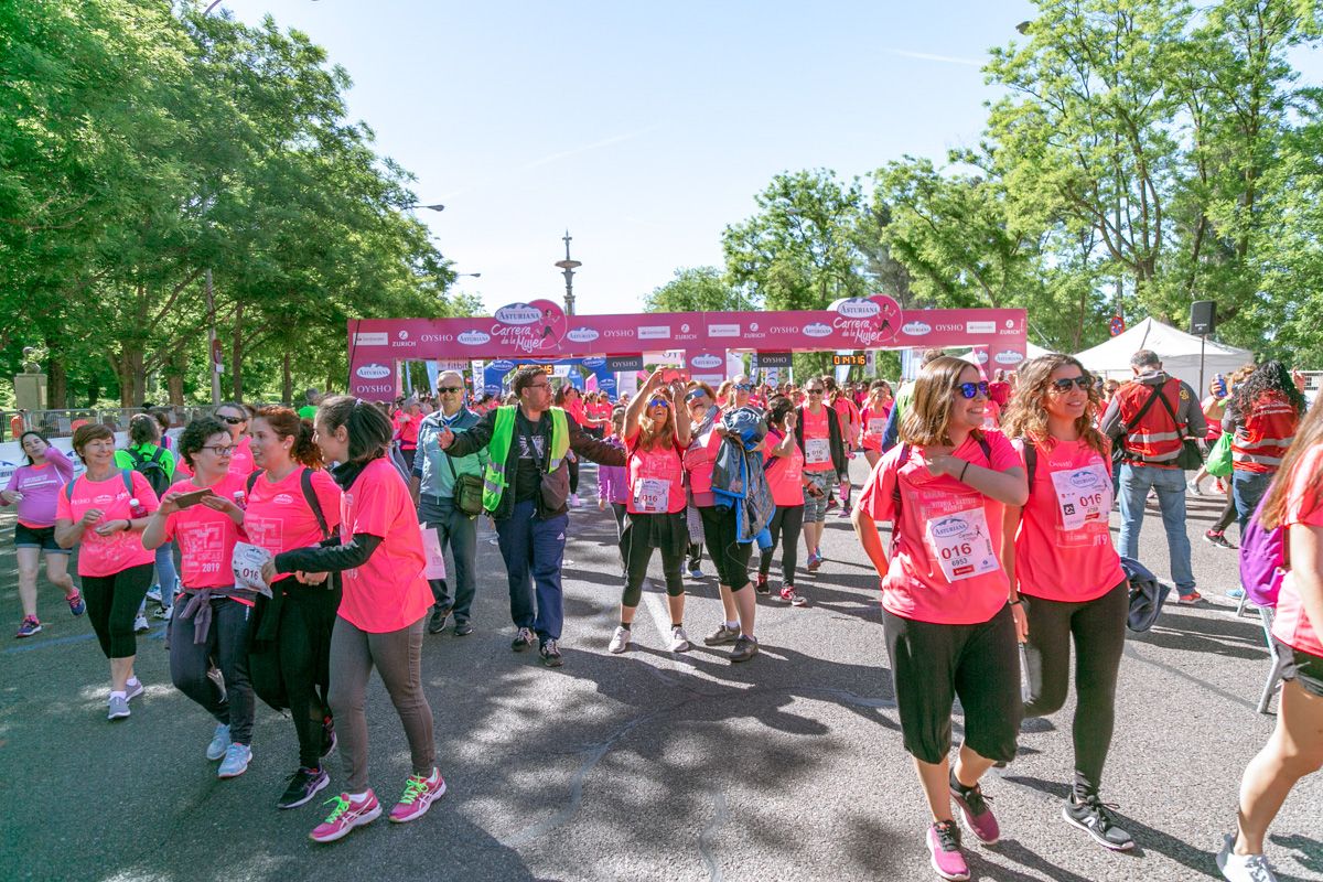 Carrera de la Mujer de Madrid - META, ARCO DERECHO (de 1:45:53 a 1:48:03)