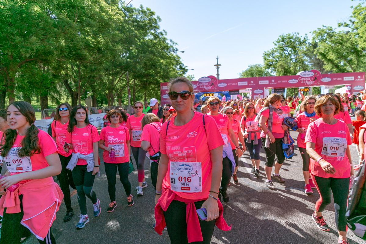 Carrera de la Mujer de Madrid - META, ARCO DERECHO (de 1:45:53 a 1:48:03)