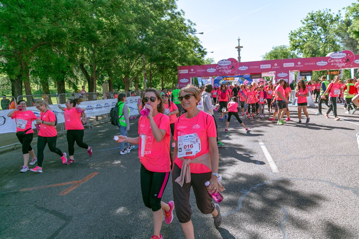 Carrera de la Mujer de Madrid - META, ARCO DERECHO (de 1:48:07 a 1:49:54)