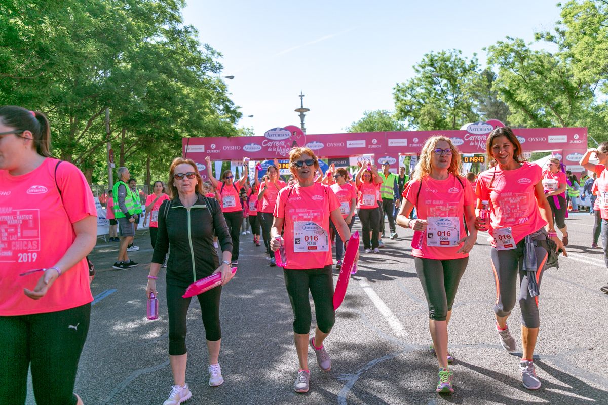 Carrera de la Mujer de Madrid - META, ARCO DERECHO (de 1:45:53 a 1:48:03)