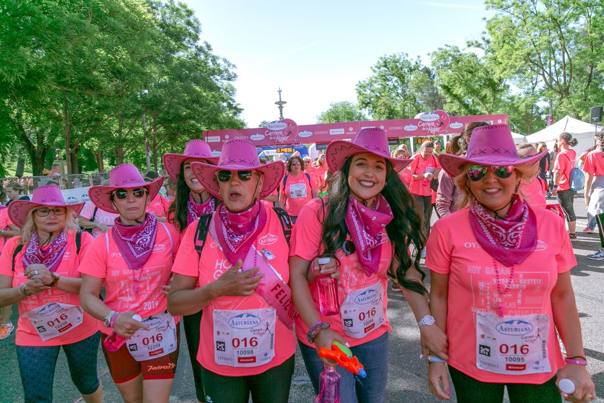 Carrera de la Mujer de Madrid - META, ARCO DERECHO (de 1:48:07 a 1:49:54)