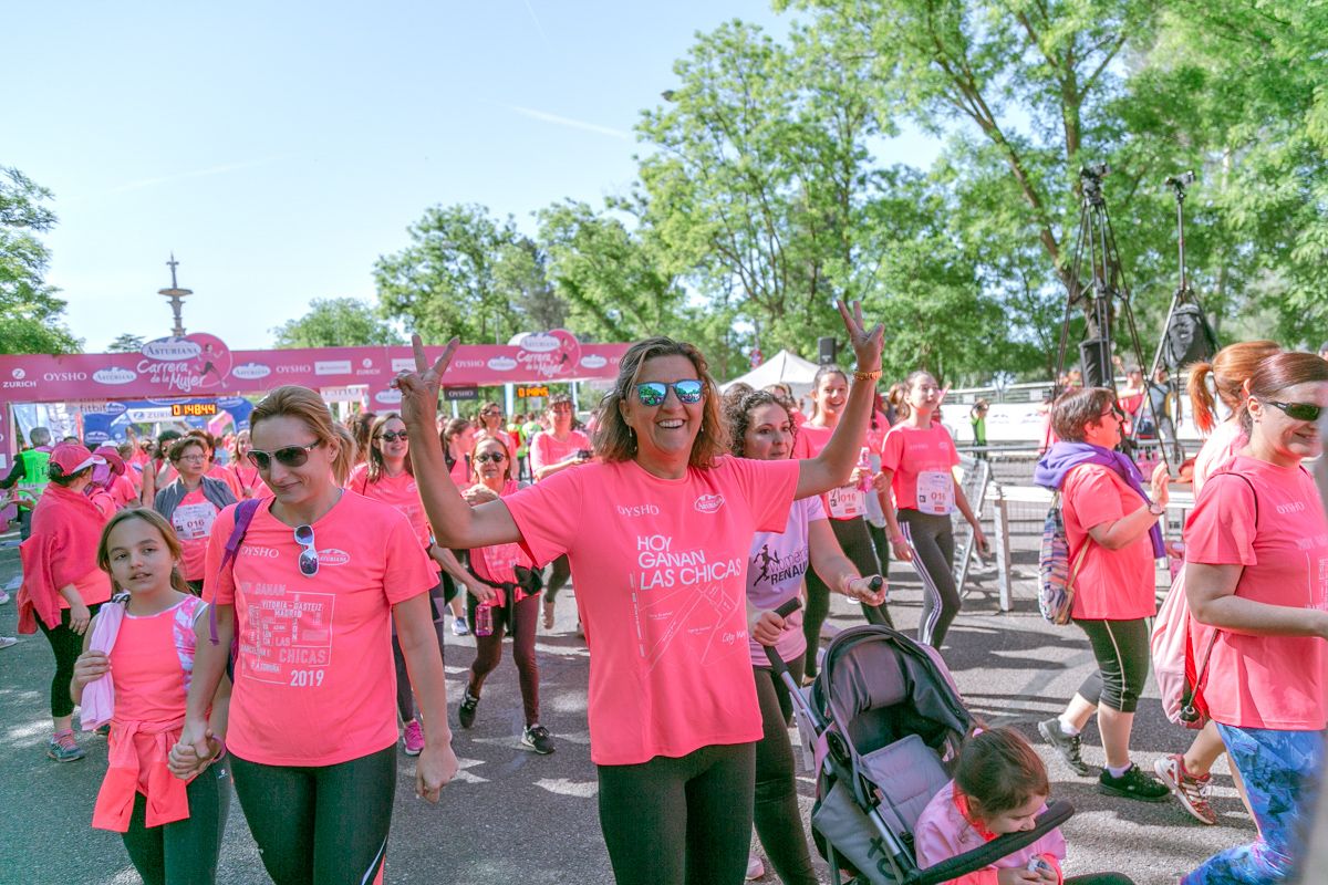 Carrera de la Mujer de Madrid - META, ARCO DERECHO (de 1:48:07 a 1:49:54)