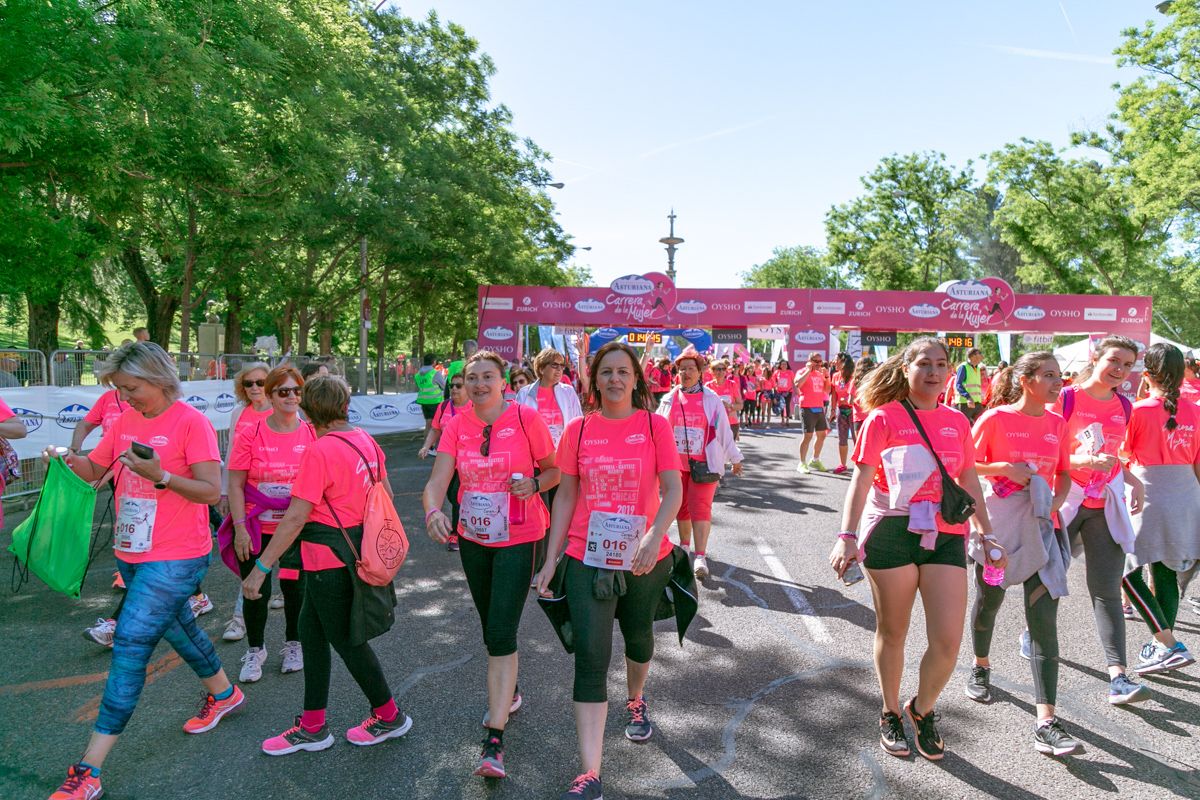 Carrera de la Mujer de Madrid - META, ARCO DERECHO (de 1:48:07 a 1:49:54)