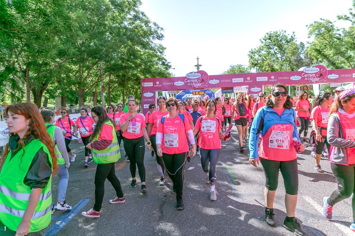 Carrera de la Mujer de Madrid - META, ARCO DERECHO (de 1:49:59 a 1:51:08)