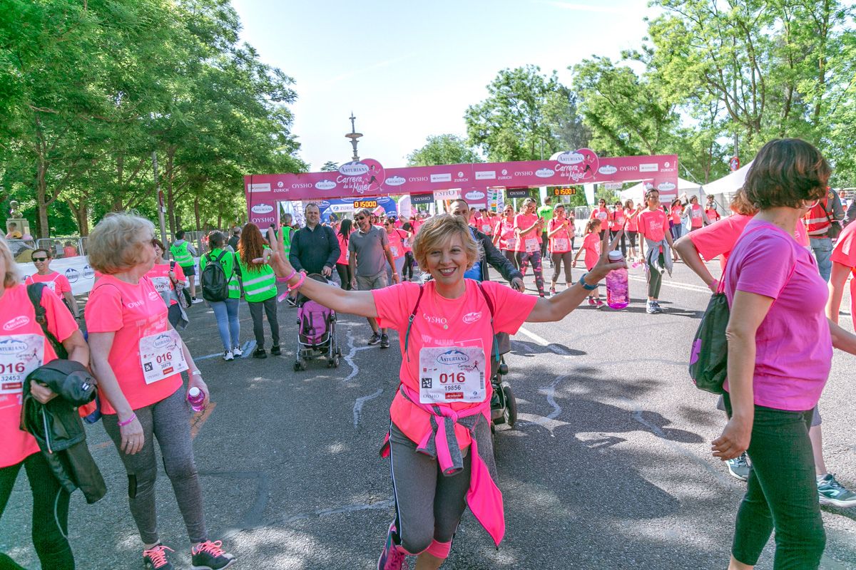 Carrera de la Mujer de Madrid - META, ARCO DERECHO (de 1:49:59 a 1:51:08)