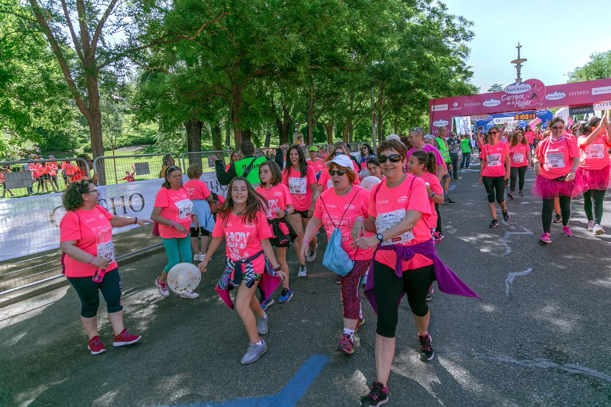 Carrera de la Mujer de Madrid - META, ARCO DERECHO (de 1:49:59 a 1:51:08)