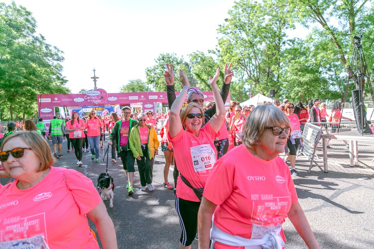Carrera de la Mujer de Madrid - META, ARCO DERECHO (de 1:49:59 a 1:51:08)