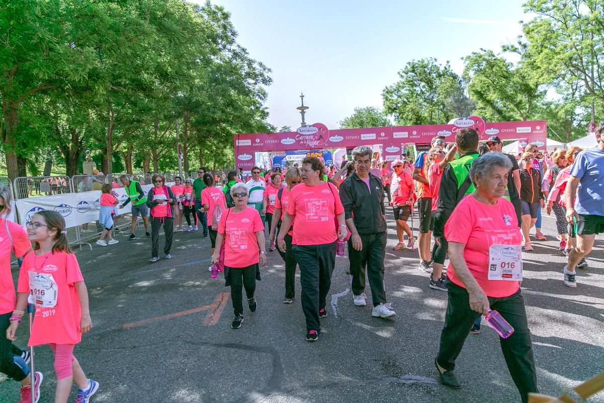 Carrera de la Mujer de Madrid - META, ARCO DERECHO (de 1:49:59 a 1:51:08)