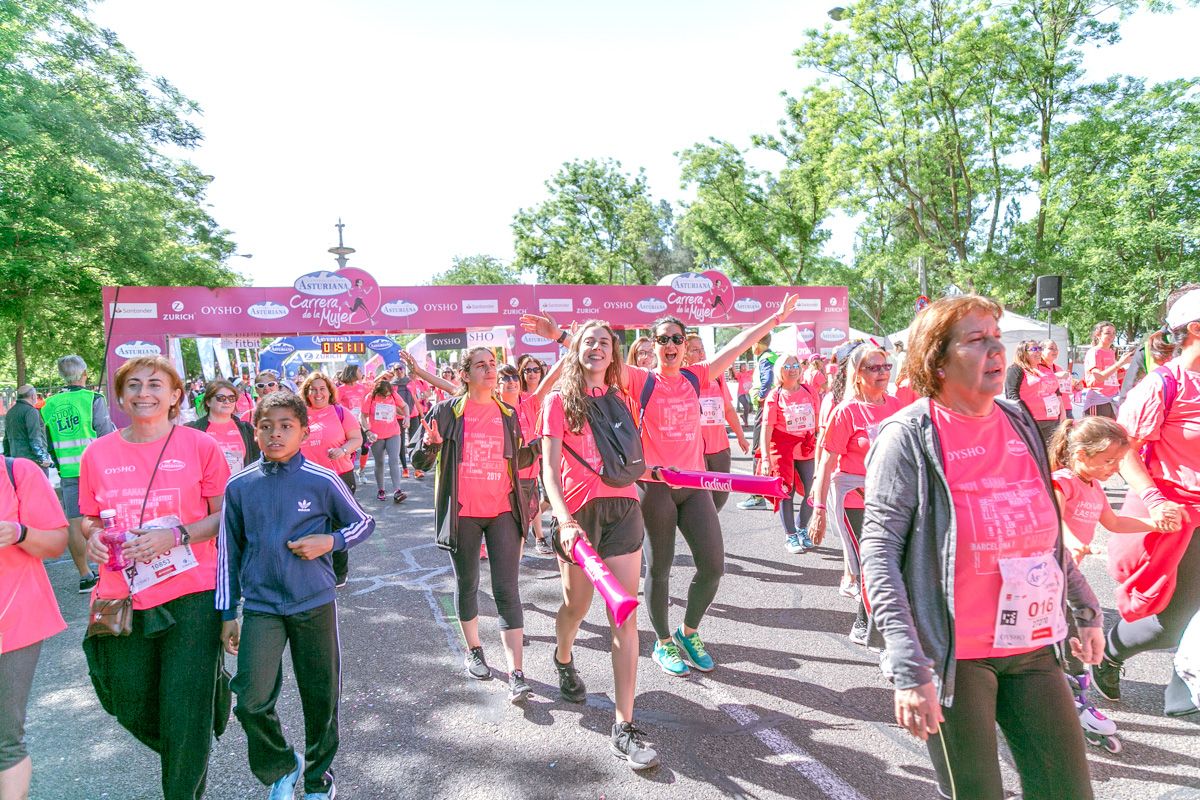 Carrera de la Mujer de Madrid - META, ARCO DERECHO (de 1:49:59 a 1:51:08)
