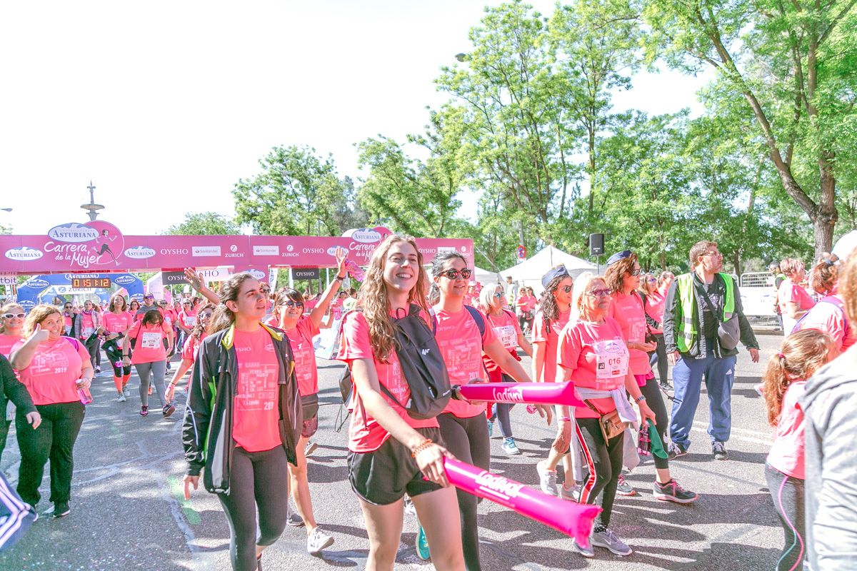 Carrera de la Mujer de Madrid - META, ARCO DERECHO (de 1:49:59 a 1:51:08)
