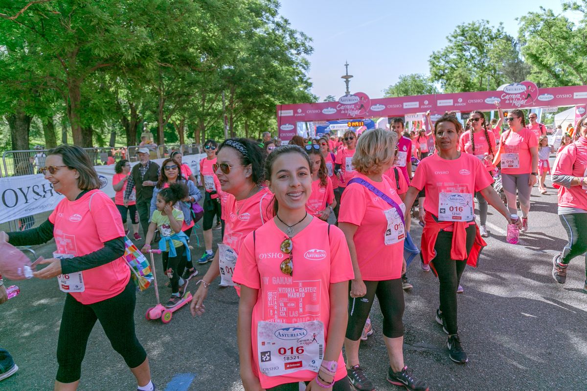 Carrera de la Mujer de Madrid - META, ARCO DERECHO (de 1:48:07 a 1:49:54)