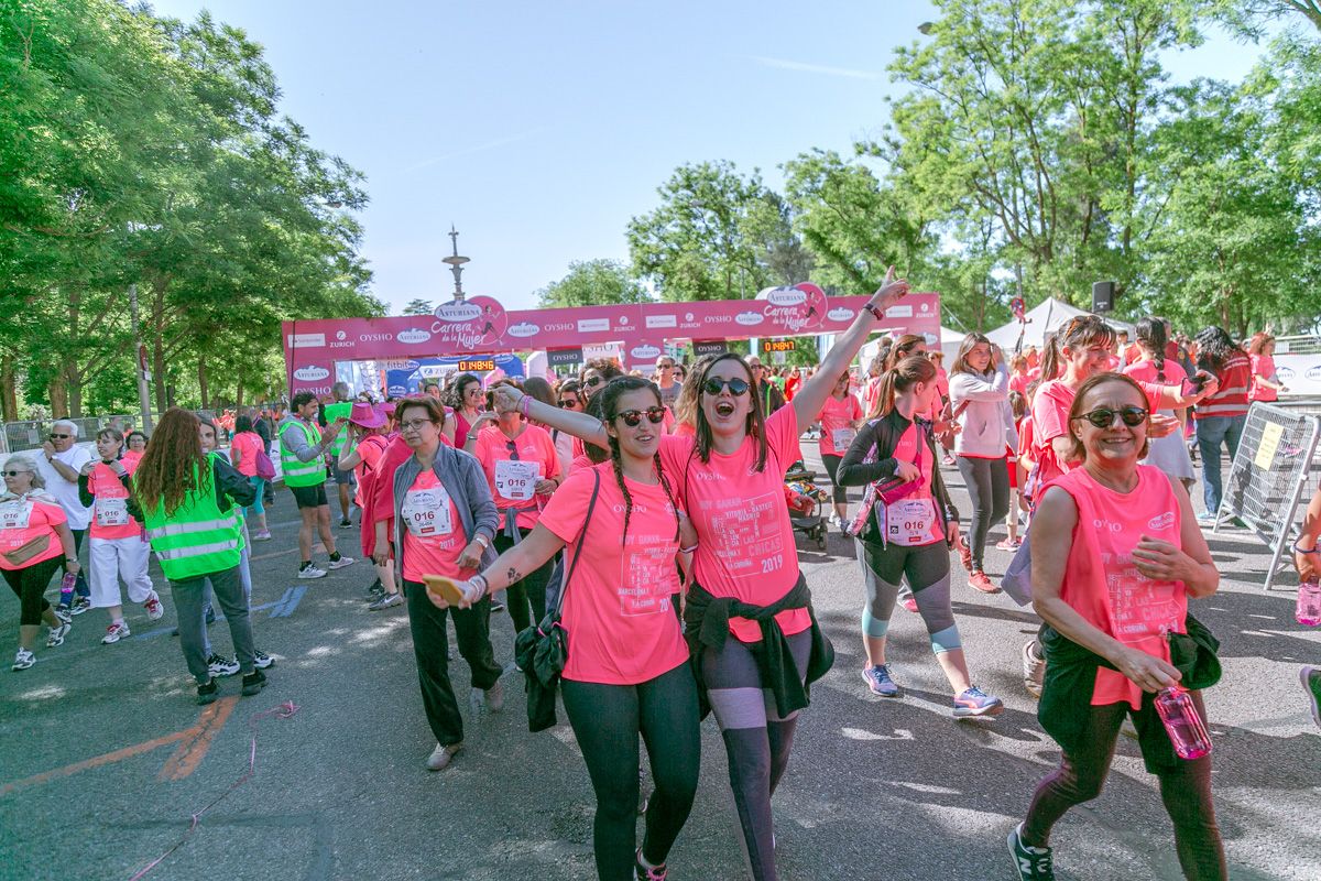 Carrera de la Mujer de Madrid - META, ARCO DERECHO (de 1:48:07 a 1:49:54)