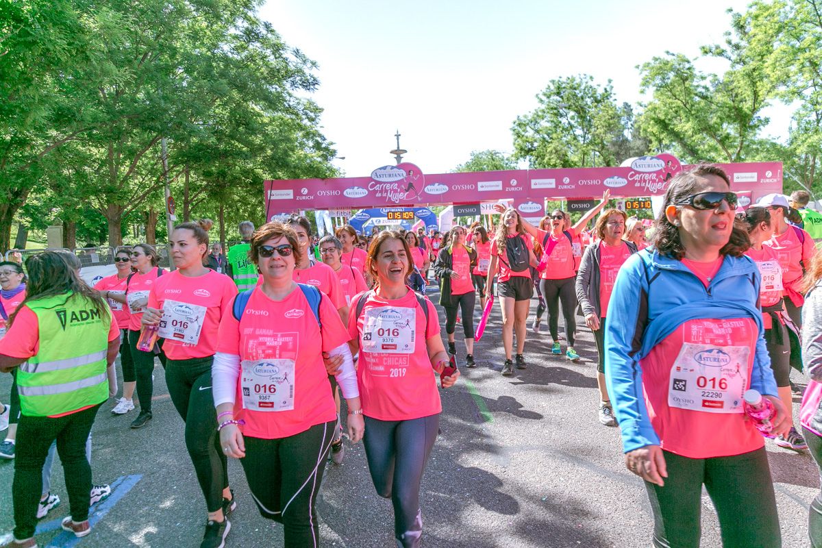 Carrera de la Mujer de Madrid - META, ARCO DERECHO (de 1:49:59 a 1:51:08)