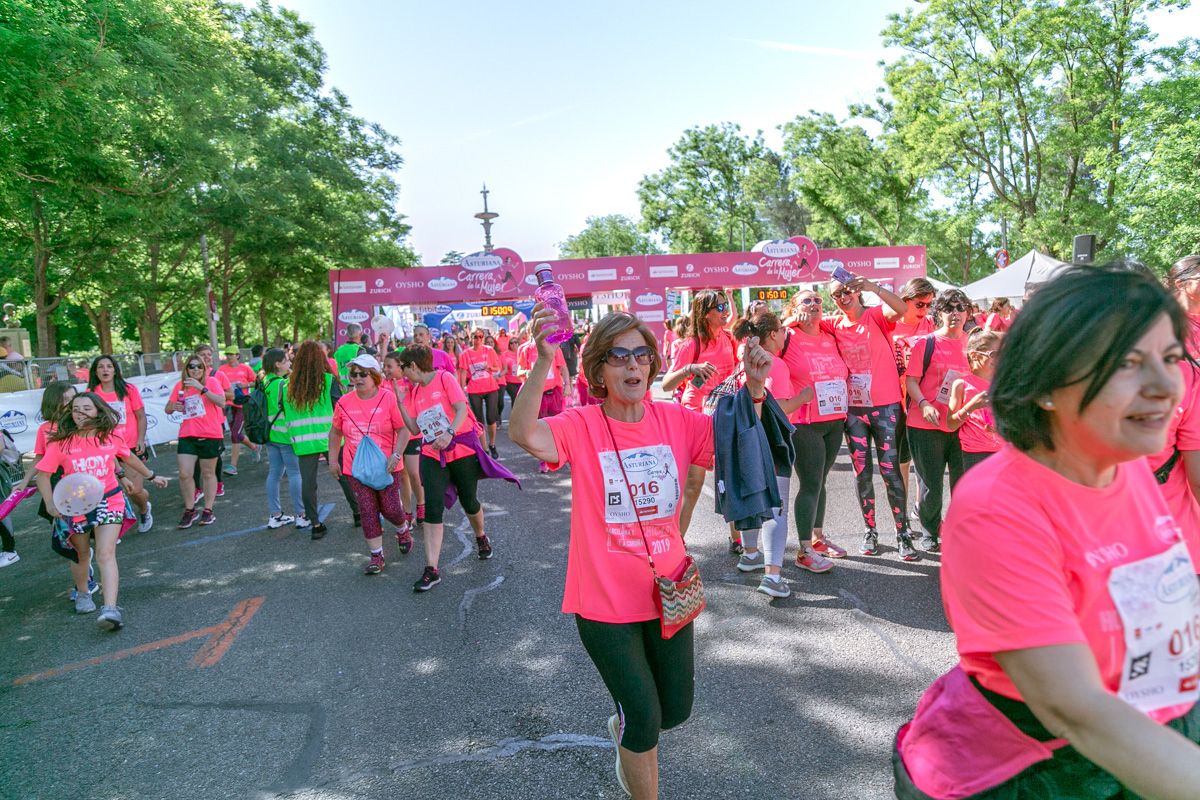 Carrera de la Mujer de Madrid - META, ARCO DERECHO (de 1:49:59 a 1:51:08)