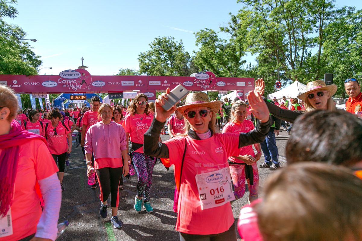 Carrera de la Mujer de Madrid - META, ARCO DERECHO (de 1:51:50 a 1:53:15)