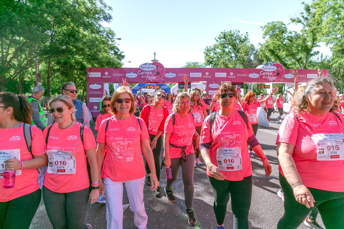 Carrera de la Mujer de Madrid - META, ARCO DERECHO (de 1:49:59 a 1:51:08)