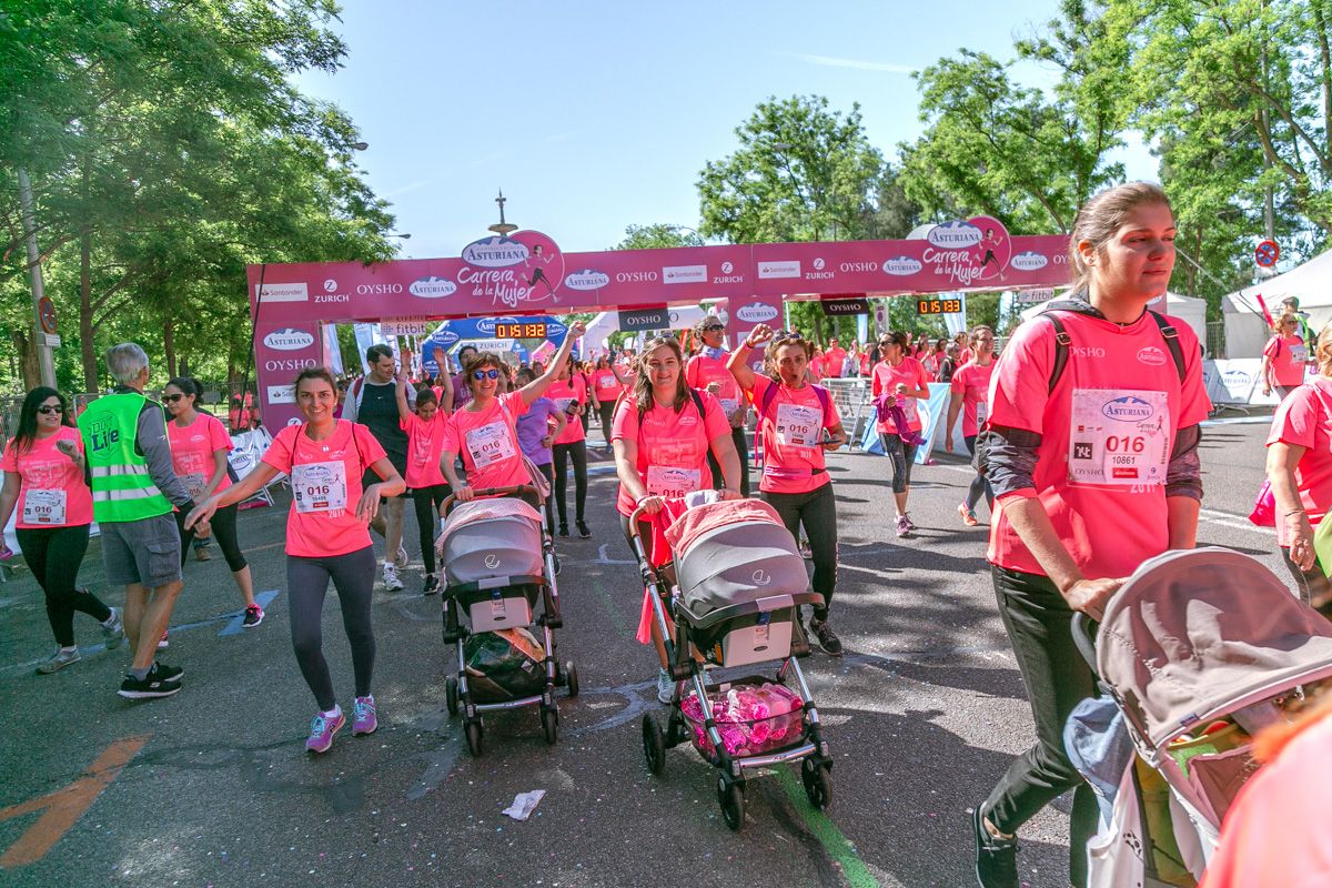 Carrera de la Mujer de Madrid - META, ARCO DERECHO (de 1:49:59 a 1:51:08)
