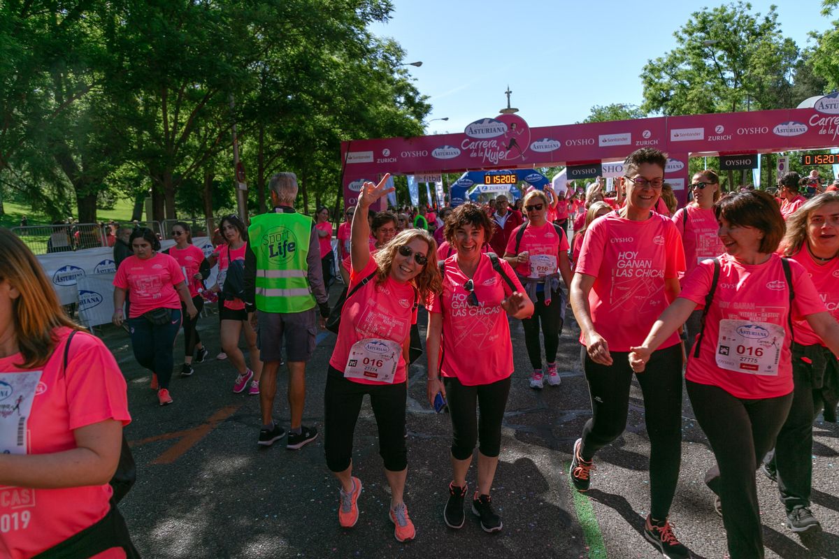 Carrera de la Mujer de Madrid - META, ARCO DERECHO (de 1:51:50 a 1:53:15)