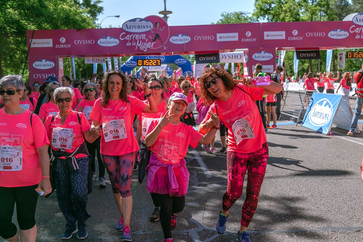 Carrera de la Mujer de Madrid - META, ARCO DERECHO (de 1:51:50 a 1:53:15)