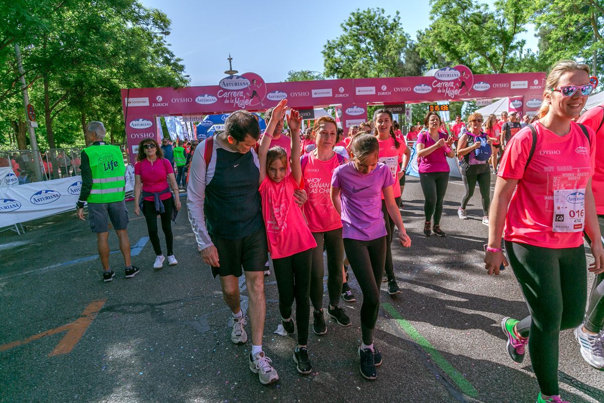 Carrera de la Mujer de Madrid - META, ARCO DERECHO (de 1:49:59 a 1:51:08)