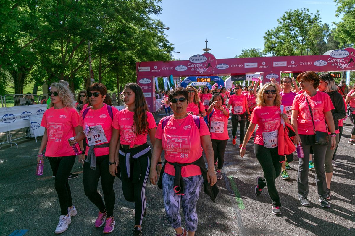 Carrera de la Mujer de Madrid - META, ARCO DERECHO (de 1:53:17 a 1:54:33)