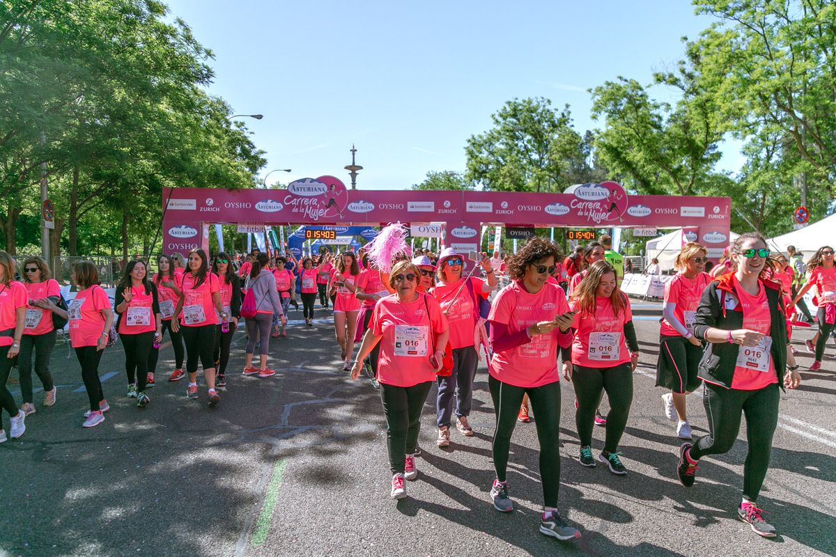 Carrera de la Mujer de Madrid - META, ARCO DERECHO (de 1:53:17 a 1:54:33)