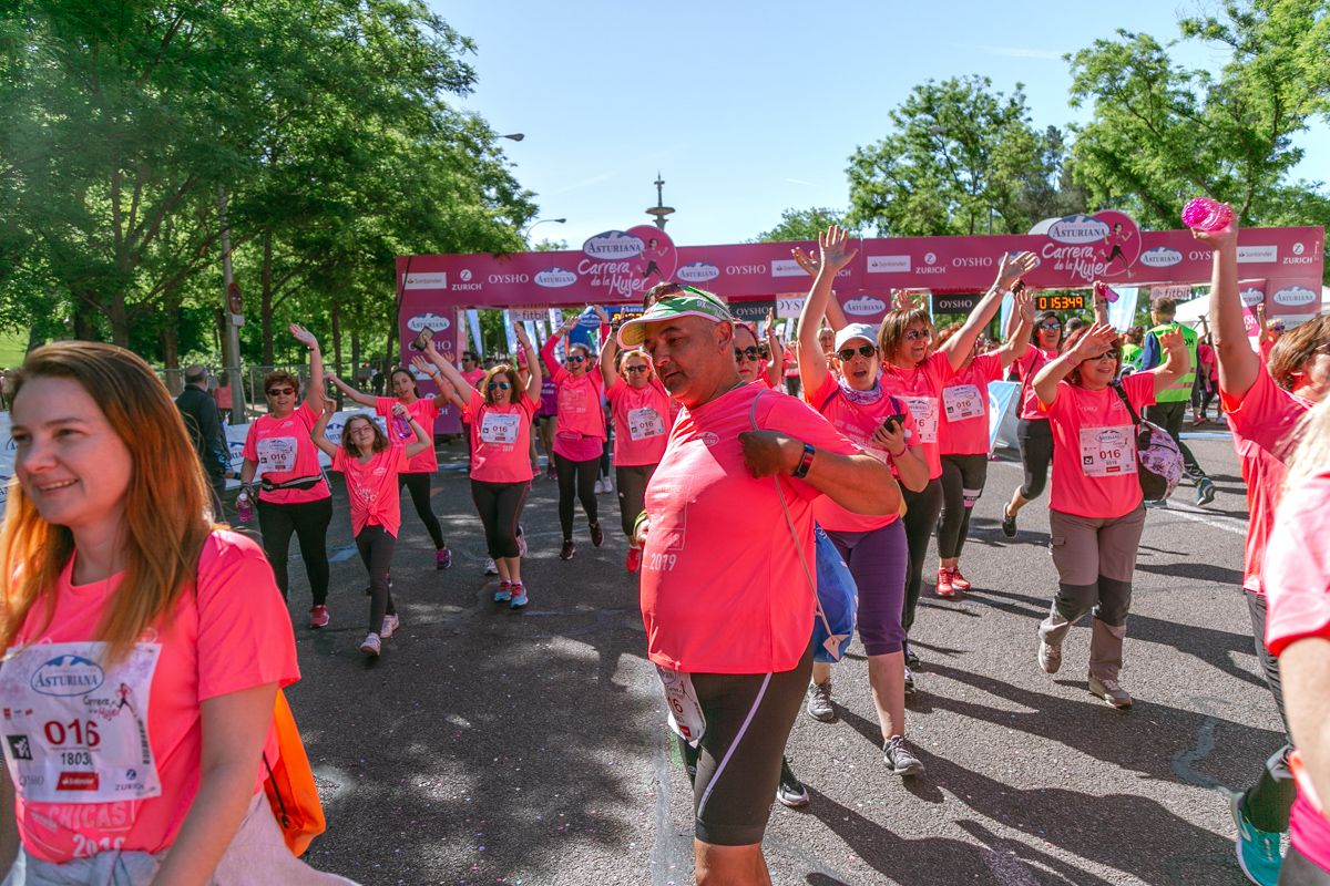 Carrera de la Mujer de Madrid - META, ARCO DERECHO (de 1:53:17 a 1:54:33)