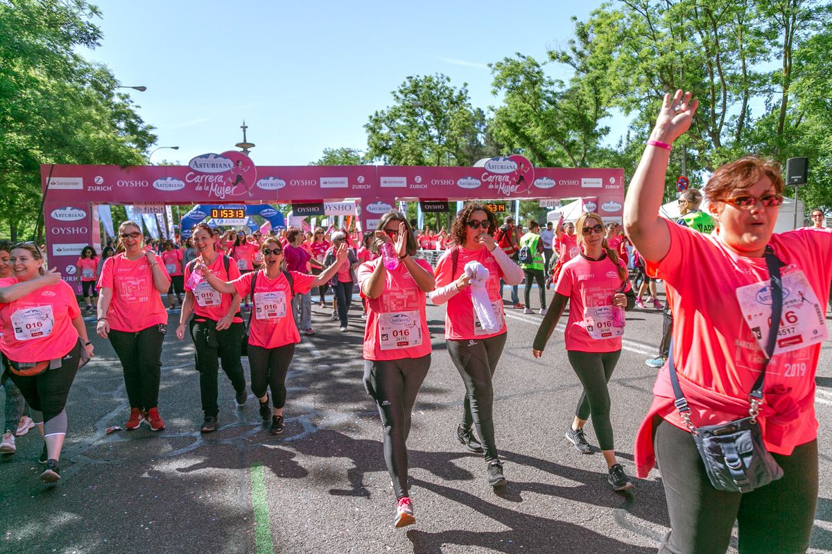Carrera de la Mujer de Madrid - META, ARCO DERECHO (de 1:51:50 a 1:53:15)