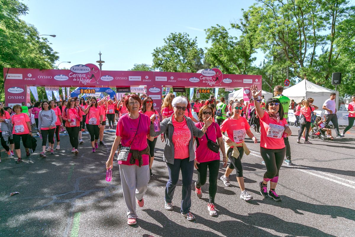 Carrera de la Mujer de Madrid - META, ARCO DERECHO (de 1:53:17 a 1:54:33)