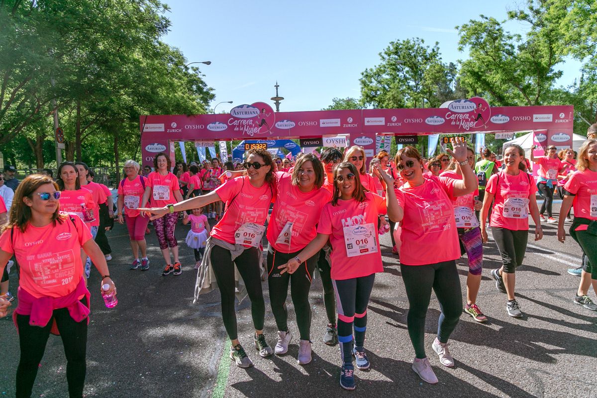 Carrera de la Mujer de Madrid - META, ARCO DERECHO (de 1:53:17 a 1:54:33)