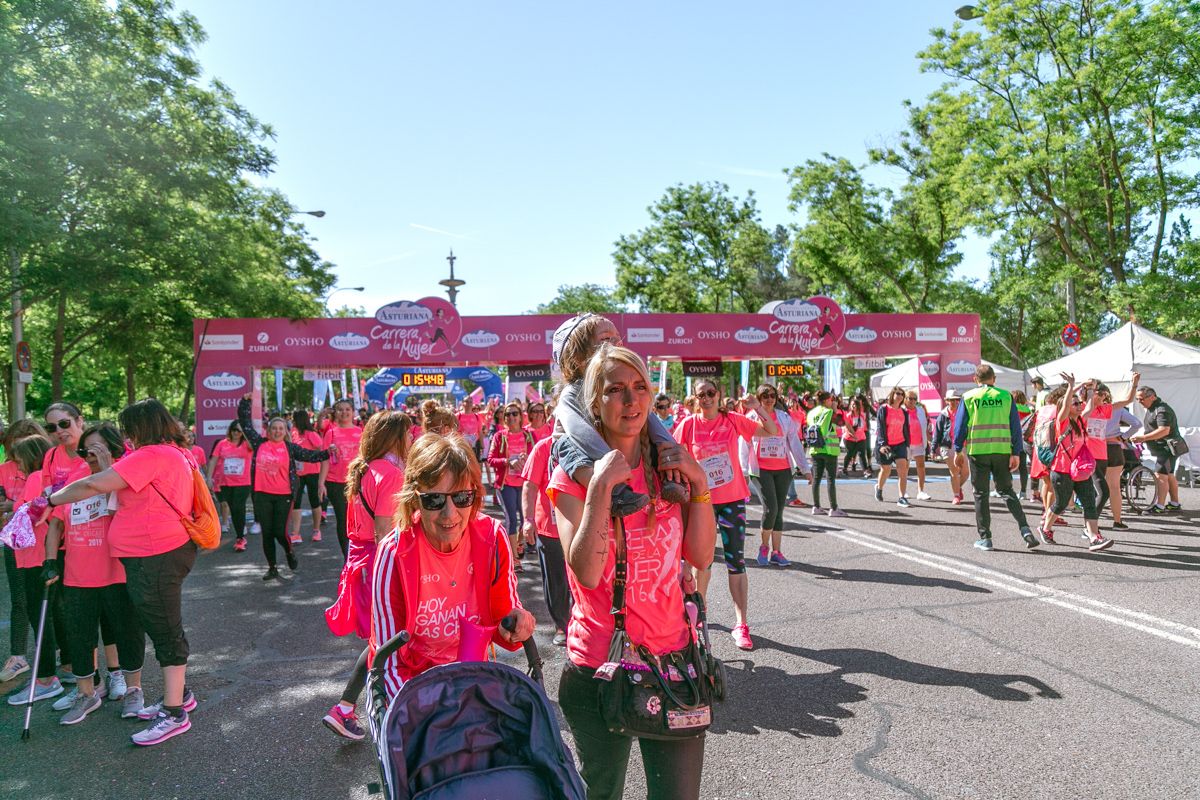 Carrera de la Mujer de Madrid - META, ARCO DERECHO (de 1:54:34 a 1:56:08)