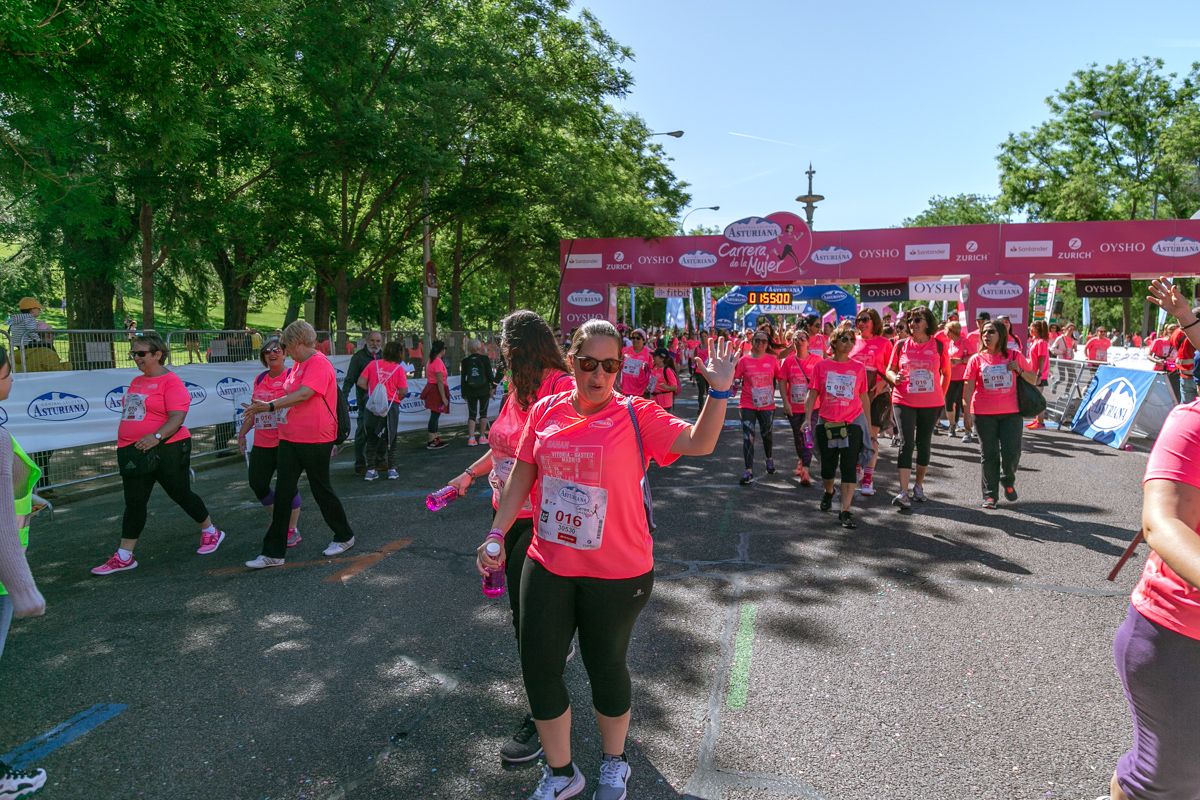 Carrera de la Mujer de Madrid - META, ARCO DERECHO (de 1:54:34 a 1:56:08)