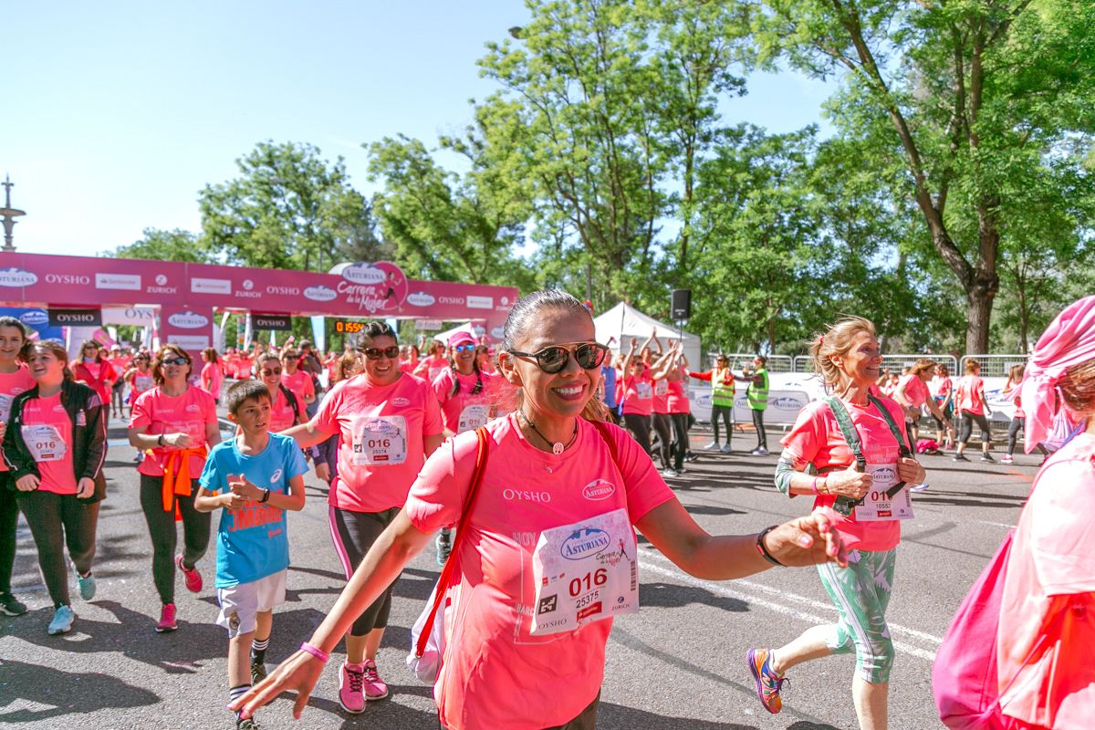 Carrera de la Mujer de Madrid - META, ARCO DERECHO (de 1:54:34 a 1:56:08)
