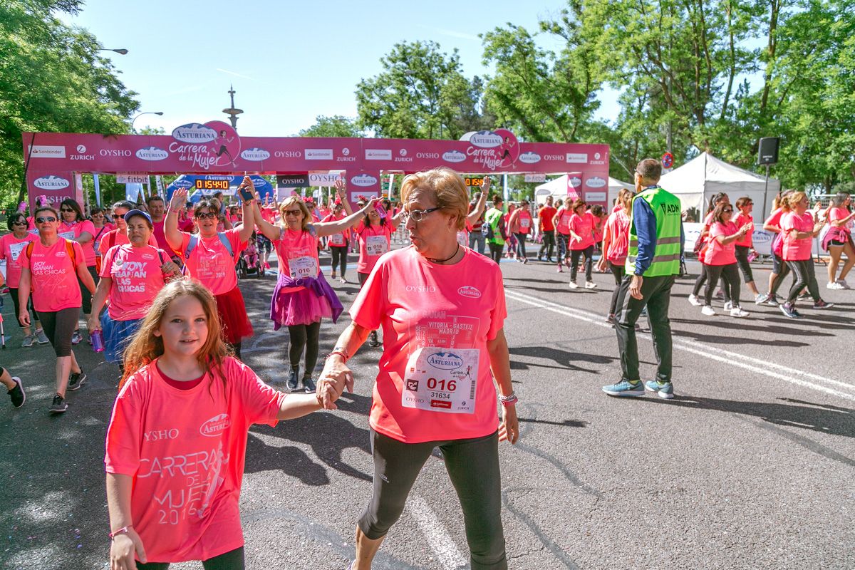 Carrera de la Mujer de Madrid - META, ARCO DERECHO (de 1:54:34 a 1:56:08)