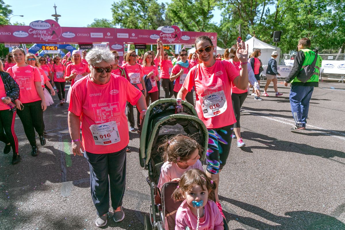 Carrera de la Mujer de Madrid - META, ARCO DERECHO (de 1:54:34 a 1:56:08)