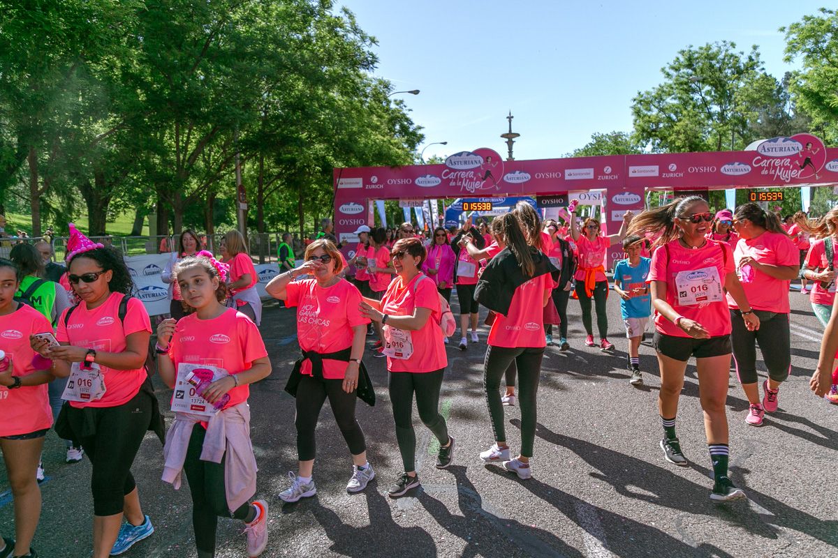 Carrera de la Mujer de Madrid - META, ARCO DERECHO (de 1:54:34 a 1:56:08)