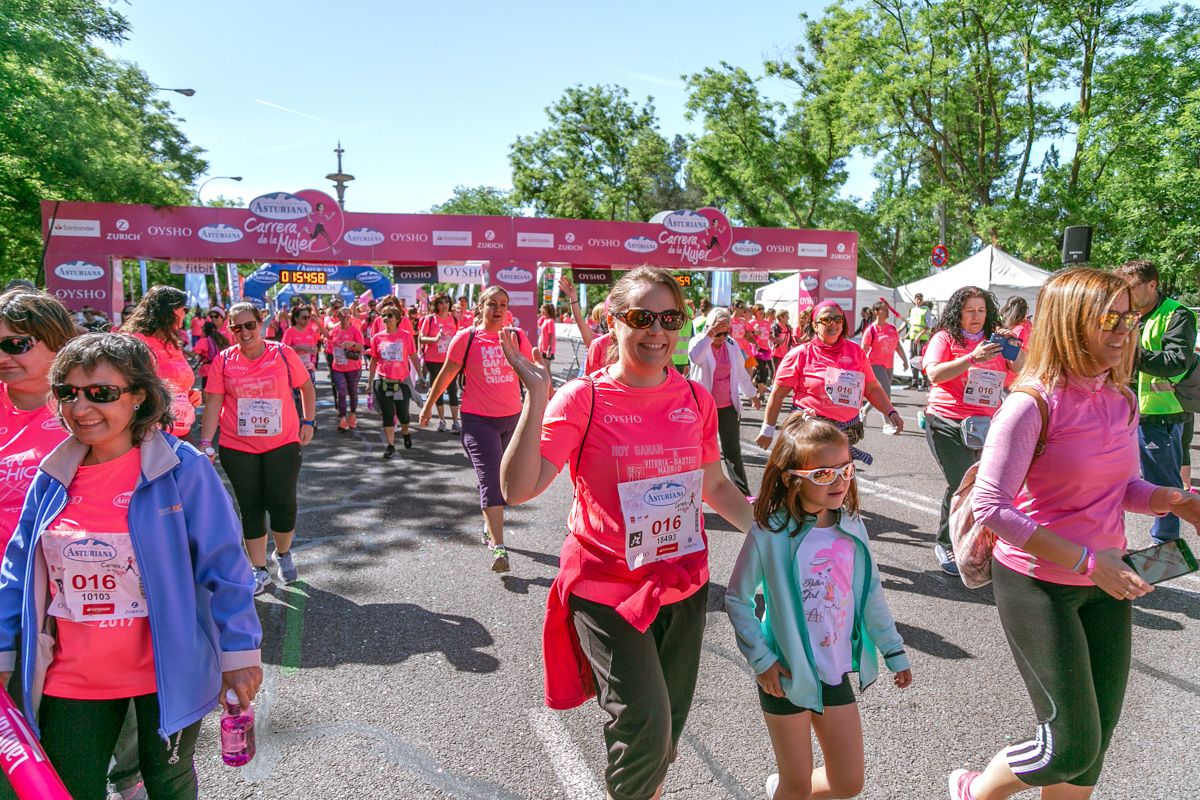 Carrera de la Mujer de Madrid - META, ARCO DERECHO (de 1:54:34 a 1:56:08)