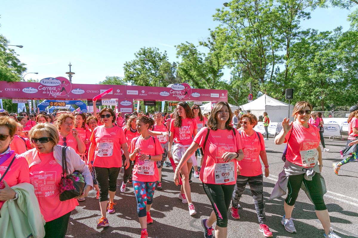 Carrera de la Mujer de Madrid - META, ARCO DERECHO (de 1:53:17 a 1:54:33)