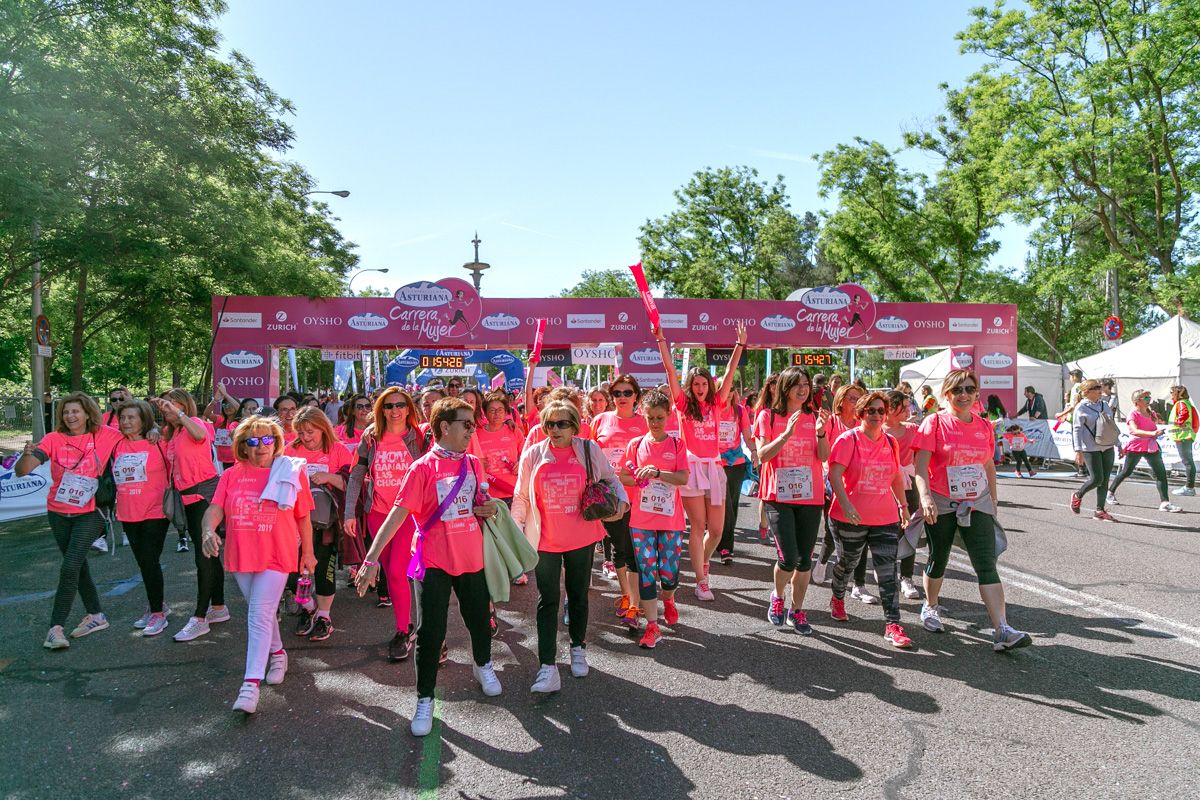 Carrera de la Mujer de Madrid - META, ARCO DERECHO (de 1:53:17 a 1:54:33)