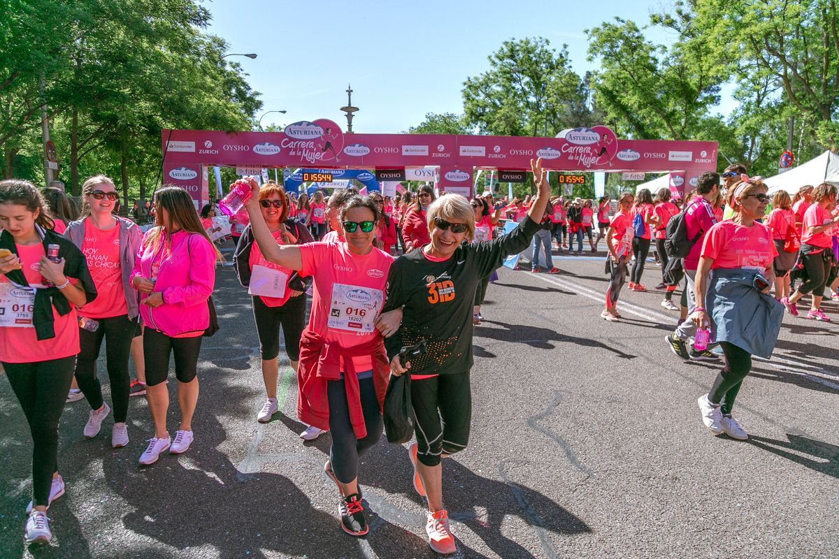 Carrera de la Mujer de Madrid - META, ARCO DERECHO (de 1:54:34 a 1:56:08)