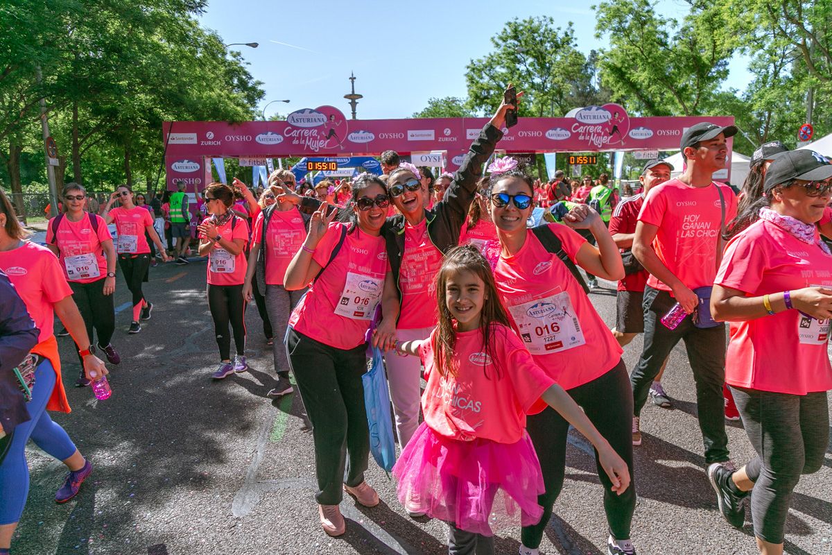 Carrera de la Mujer de Madrid - META, ARCO DERECHO (de 1:54:34 a 1:56:08)