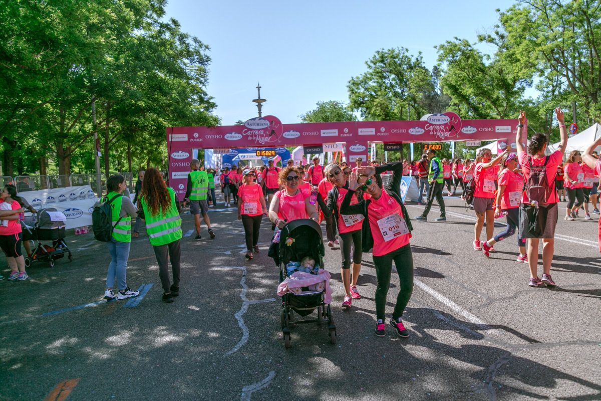 Carrera de la Mujer de Madrid - META, ARCO DERECHO (de 1:58:30 a 2:01:00)