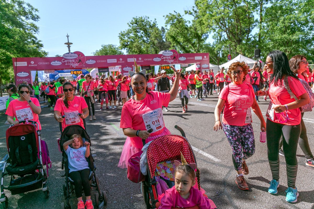 Carrera de la Mujer de Madrid - META, ARCO DERECHO (de 1:56:14 a 1:58:29)