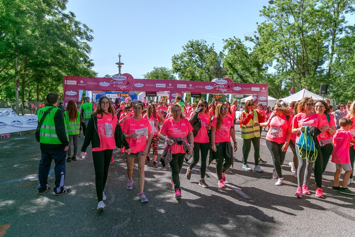 Carrera de la Mujer de Madrid - META, ARCO DERECHO (de 1:56:14 a 1:58:29)