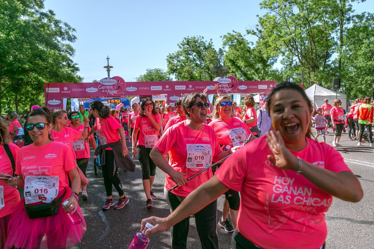 Carrera de la Mujer de Madrid - META, ARCO DERECHO (de 1:56:14 a 1:58:29)