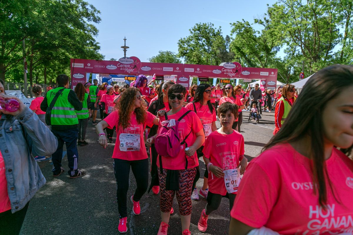 Carrera de la Mujer de Madrid - META, ARCO DERECHO (de 1:56:14 a 1:58:29)